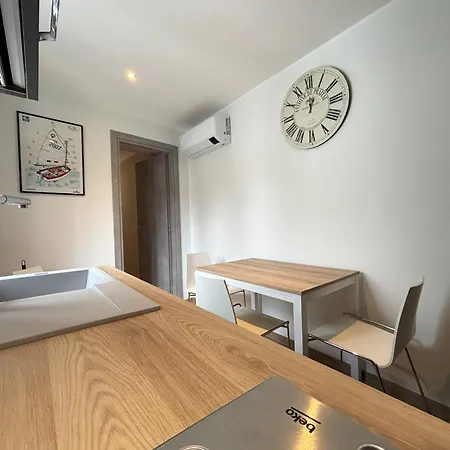 Maison Aurora - Reception Apartment Triest